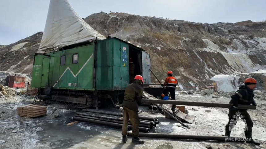 Спасатели начали бурение трех новых разведочных скважин на руднике Пионер