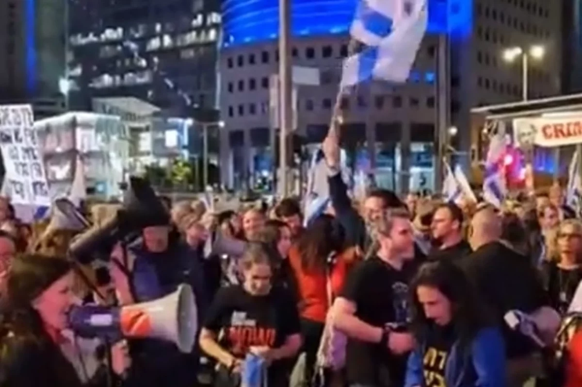 В Тель-Авиве полиция применила водомёты для разгона митингующих