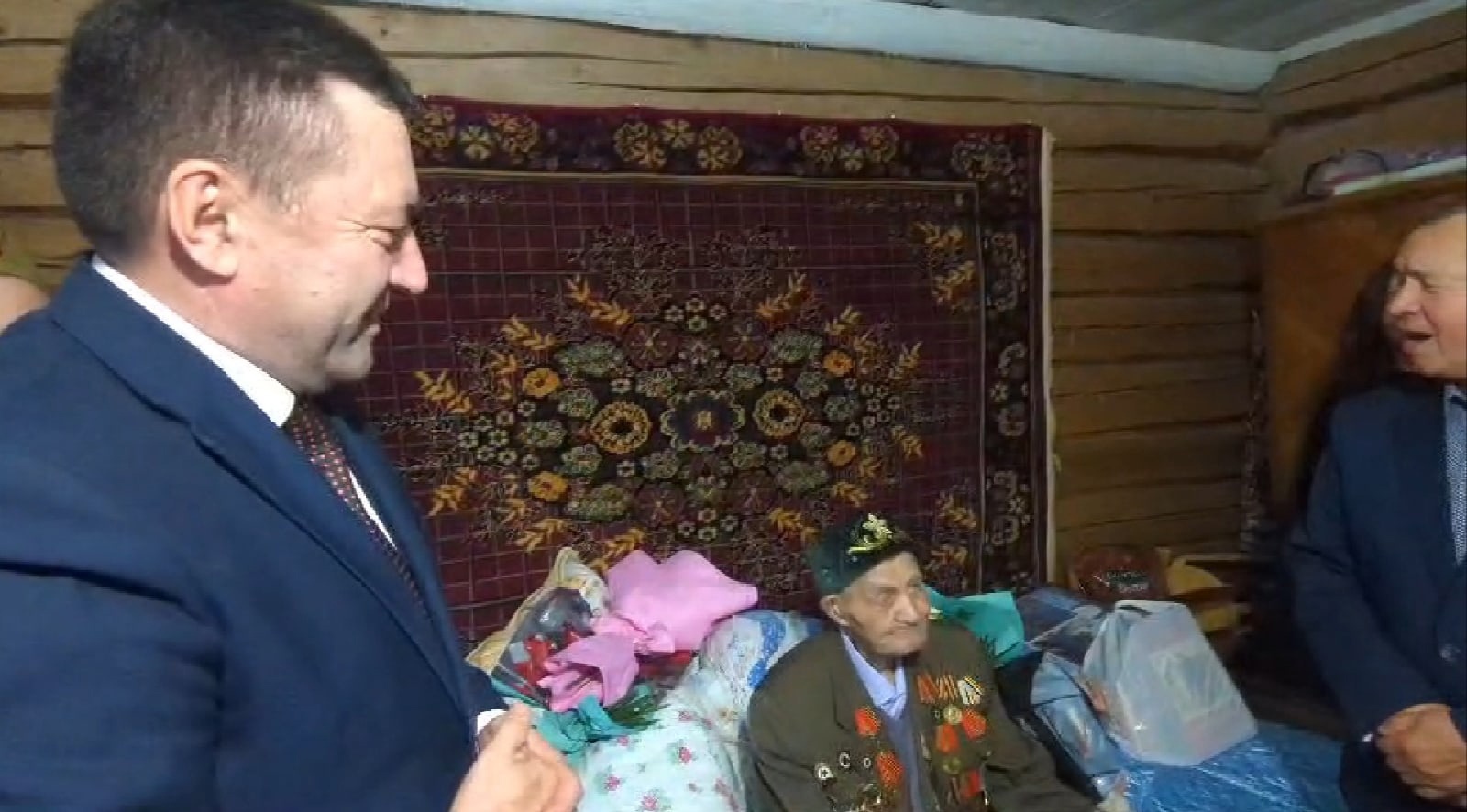 В Башкирии для 100-летнего ветерана организовали праздничный концерт